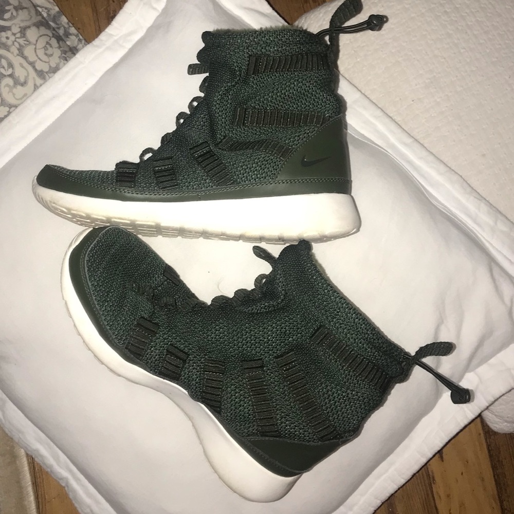 Nike green sneaker